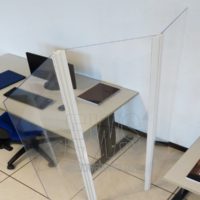 Paratia snodabile barriera tra postazioni protezione anticontagio plexiglass 120x182 cm