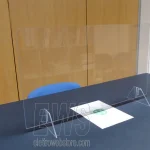 Plexiglas-Barriereschott